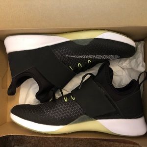 Women’s Nike Air Zoom Strong Size 8